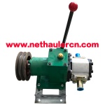 Oil pump clutch for net hauler